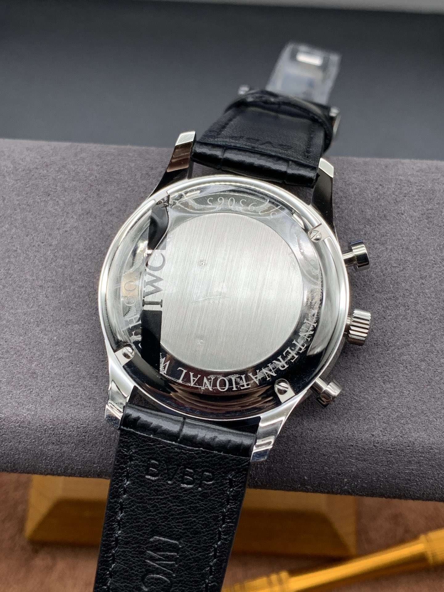 【心悦钟表】zf厂万国葡计和正品对比会一眼假么？修复缺陷告别一眼假！ - 小轻秀场