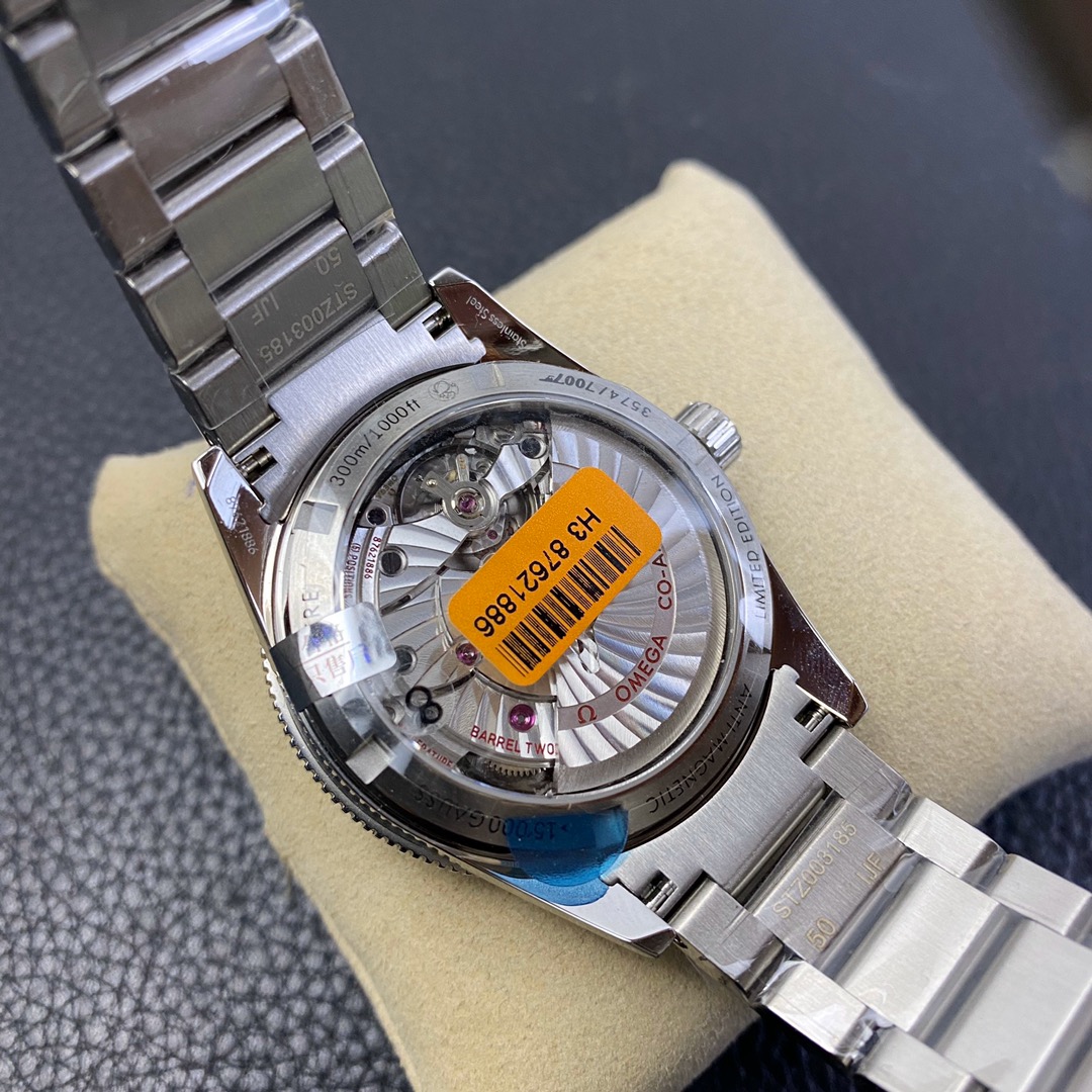 【龙腾腕表】VS厂欧米茄007幽灵党手表：经典设计与8400机芯的完美结合 - 小轻秀场