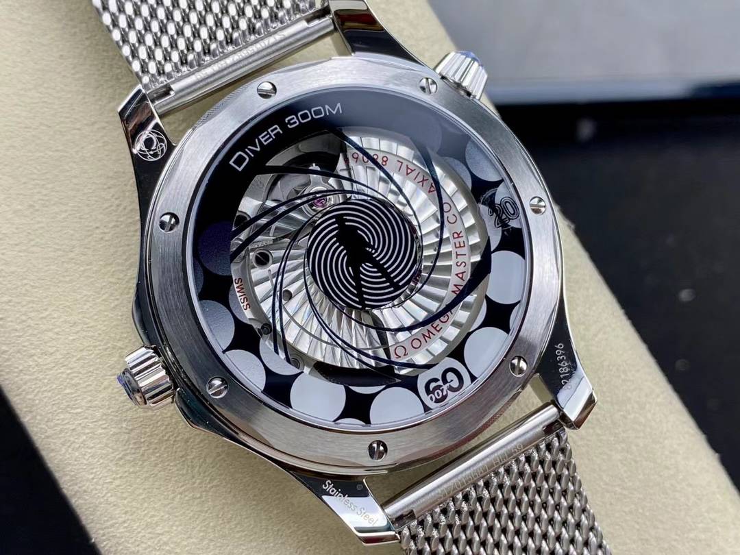 【龙腾腕表】VS无瑕赴死007一眼假？不会一眼假！ - 小轻秀场