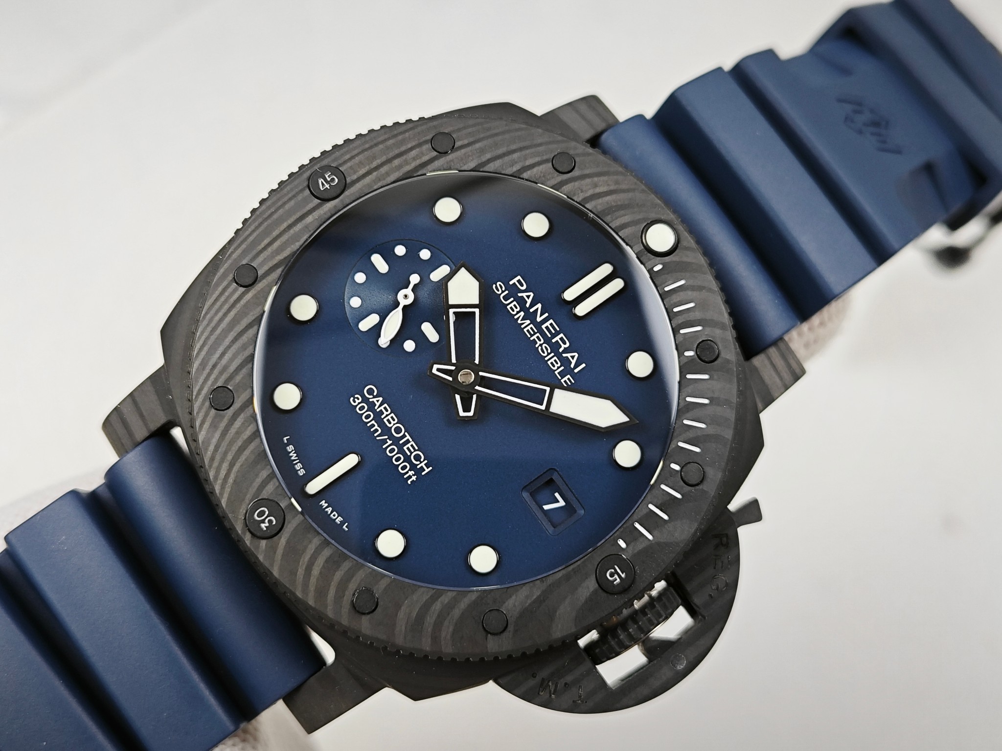 【拾陆腕表】VS厂沛纳海1232碳纤维做工细节深度评测 - 小轻秀场