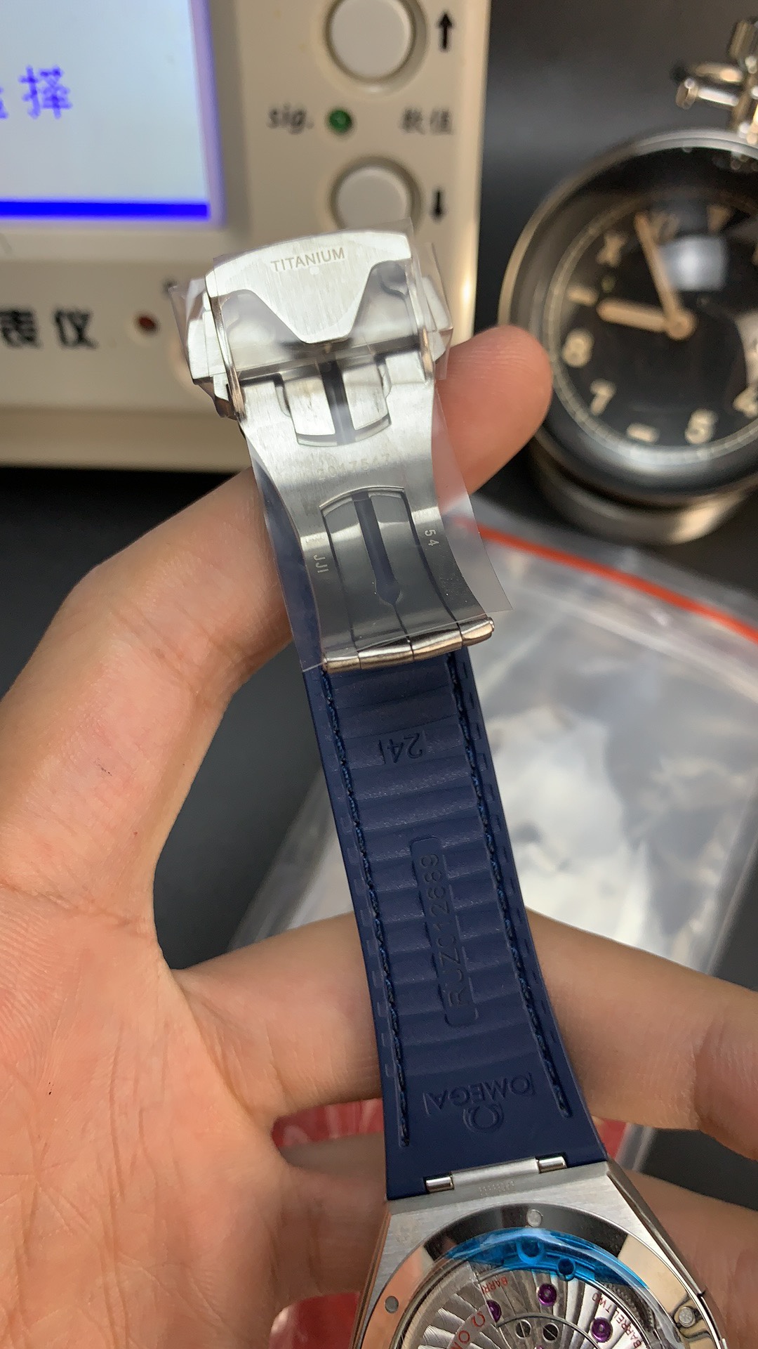 【拾陆腕表】VS厂欧米茄五代星座白盘复刻腕表会不会一眼假？ - 小轻秀场